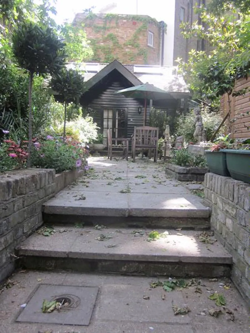 Garden at Bayswater apartment, F997 (photo 10)