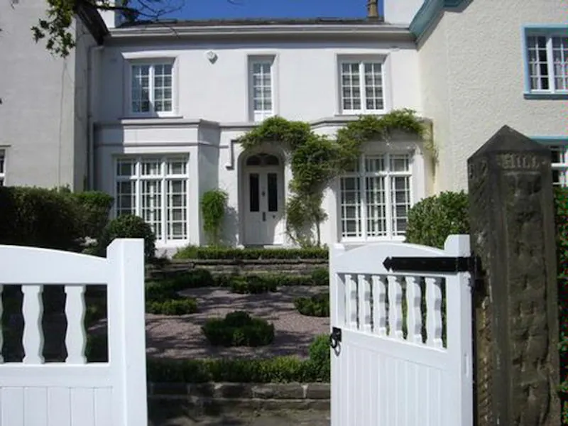 Pretty white Altrincham house, A1271 (photo 1)
