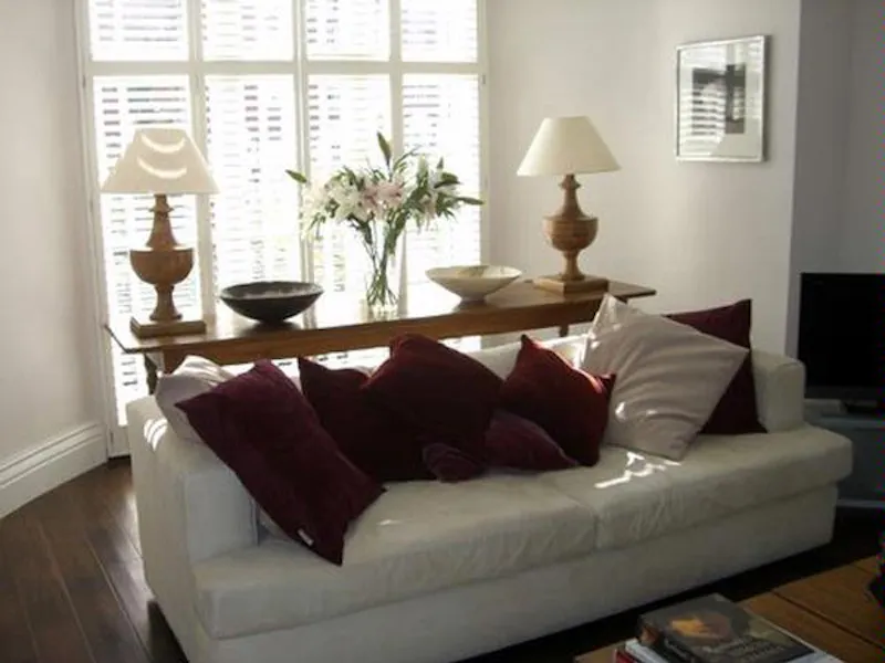 Pretty white Altrincham house, A1271 (photo 9)