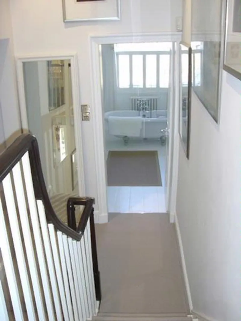 Corridor at Pretty white Altrincham house, A1271 (photo 15)