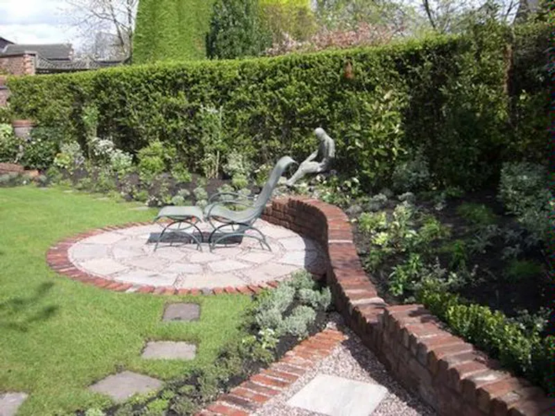 Garden at Pretty white Altrincham house, A1271 (photo 22)