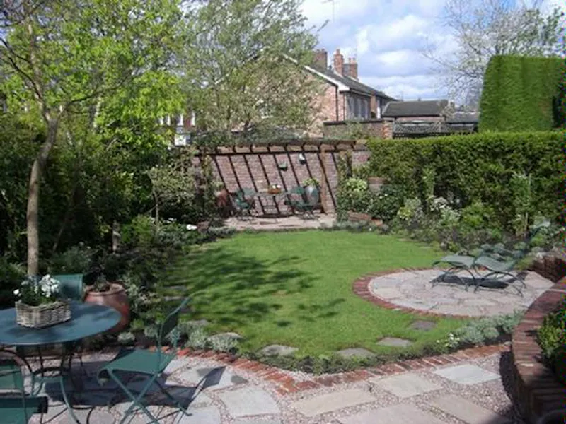 Pretty white Altrincham house, A1271 (photo 23)
