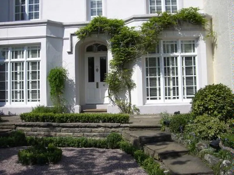 Pretty white Altrincham house, A1271 (photo 28)