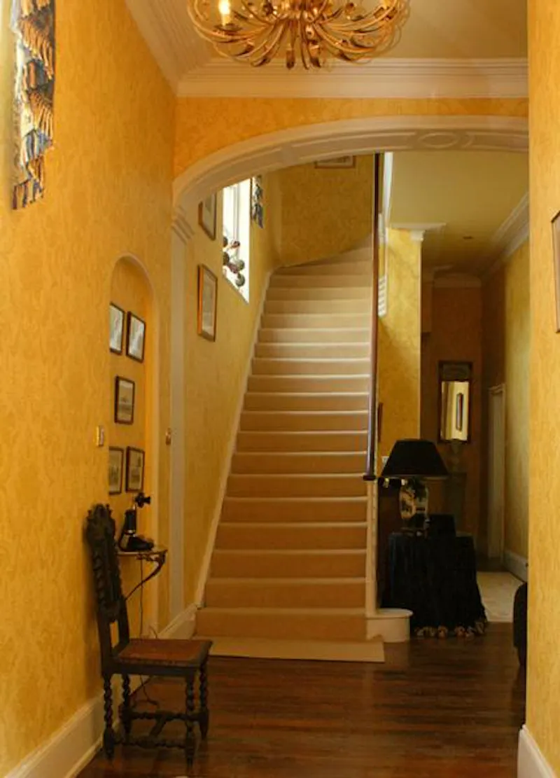 Staircase at Traditional Georgian house , A1273 (photo 4)