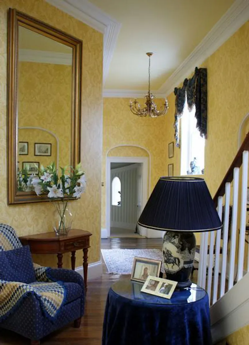Entrance hall at Traditional Georgian house , A1273 (photo 5)