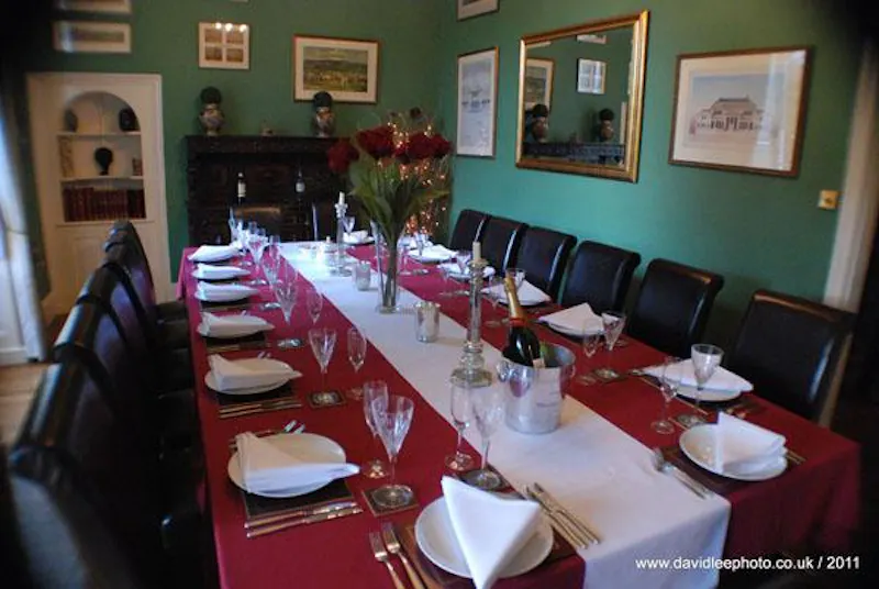 Dining room at Traditional Georgian house , A1273 (photo 12)