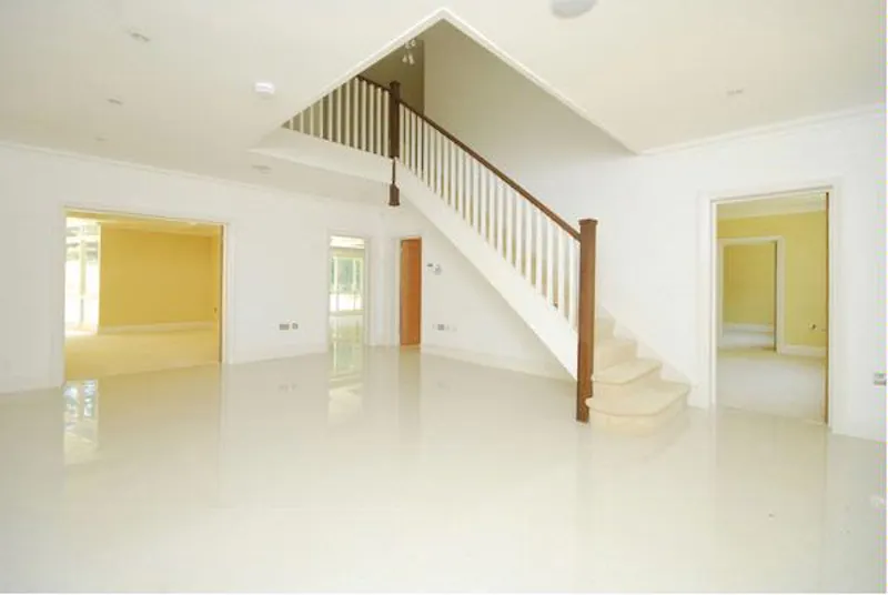 Entrance hall at Film location D2079 in Middlesex (photo 2)