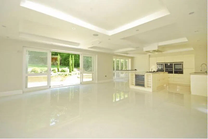 Kitchen at Film location D2079 in Middlesex (photo 3)