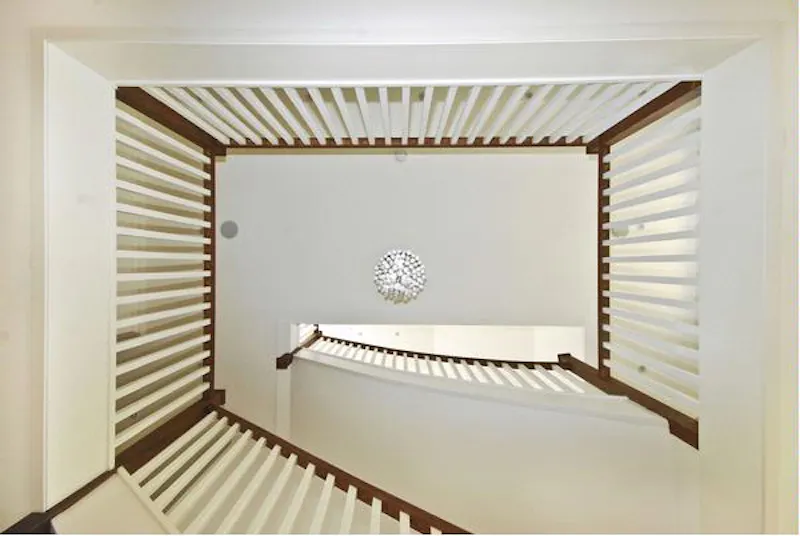 Staircase at Film location D2079 in Middlesex (photo 7)