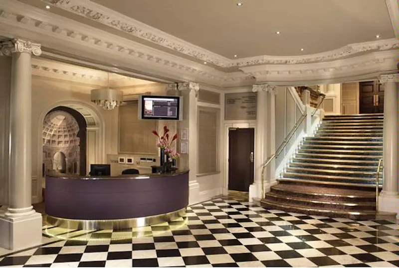 Entrance hall at Grand Holborn function rooms, R764 (photo 2)
