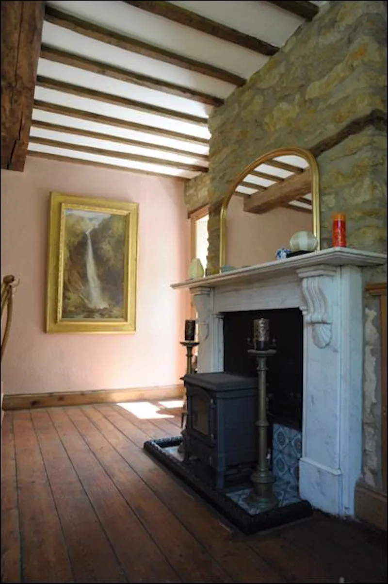 Fireplace at Film location L629 in Lincolnshire (photo 9)