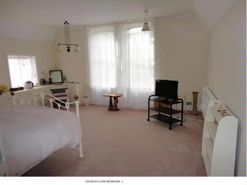 Film location H120 in Suffolk (photo 21)