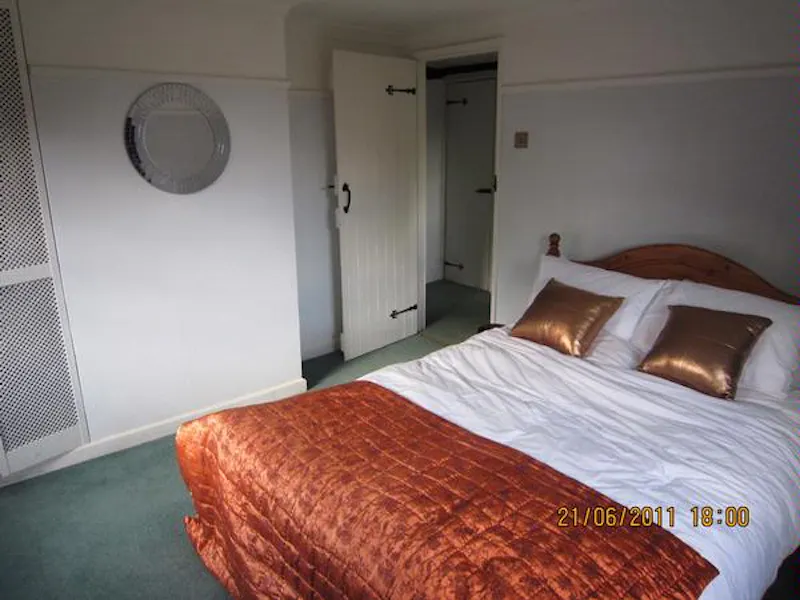Bedroom at Film location C818 in Essex (photo 11)