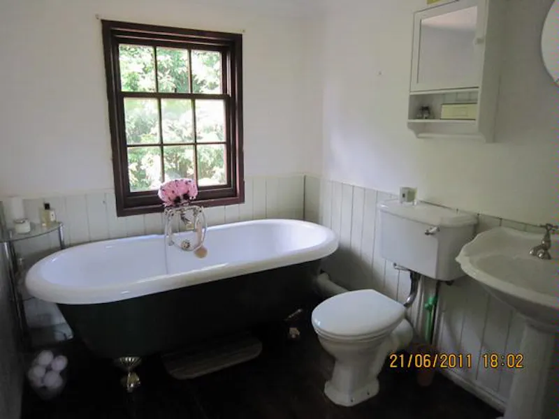 Bathroom at Film location C818 in Essex (photo 15)