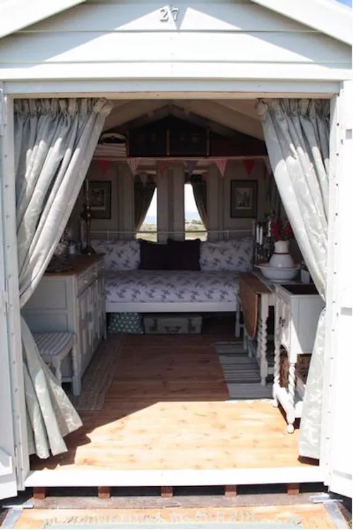Hayling Island beach hut, C819