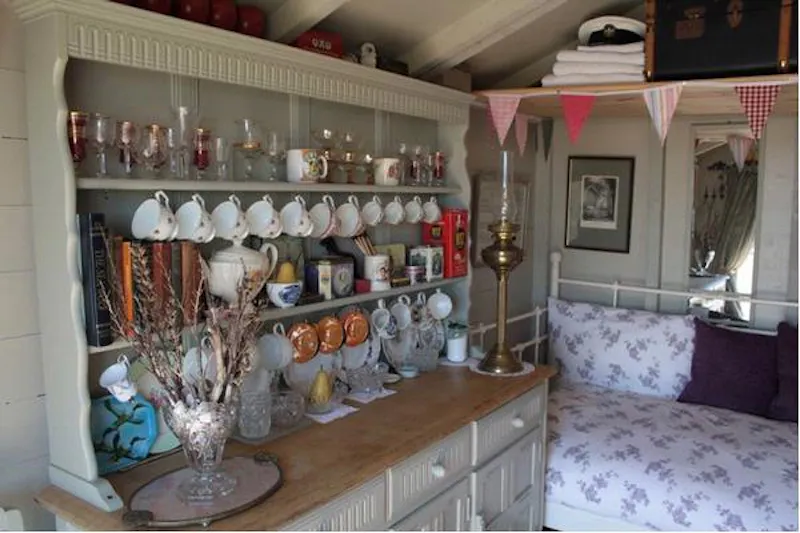 Hayling Island beach hut, C819 (photo 5)
