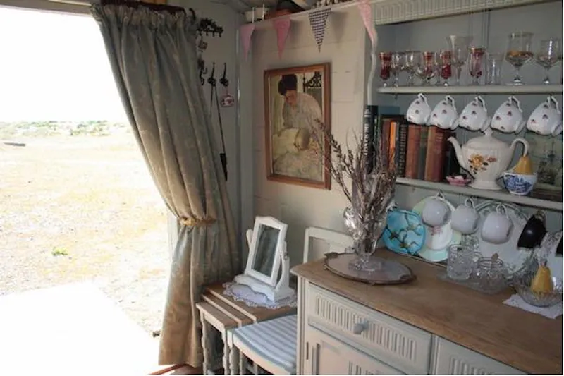 Hayling Island beach hut, C819 (photo 6)