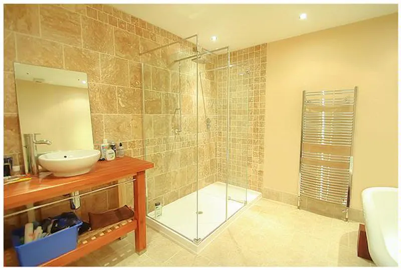 Shower at Purley Modern country house, D2081 (photo 17)