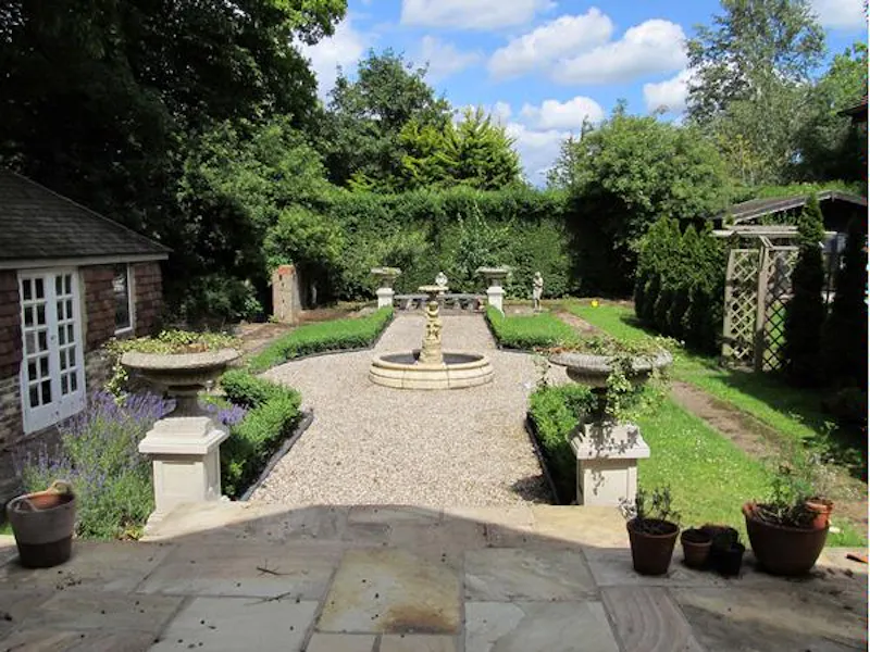 Garden - formal at Purley Modern country house, D2081 (photo 30)