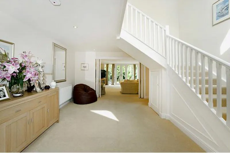 Corridor at Film location D2083 in Berkshire (photo 2)