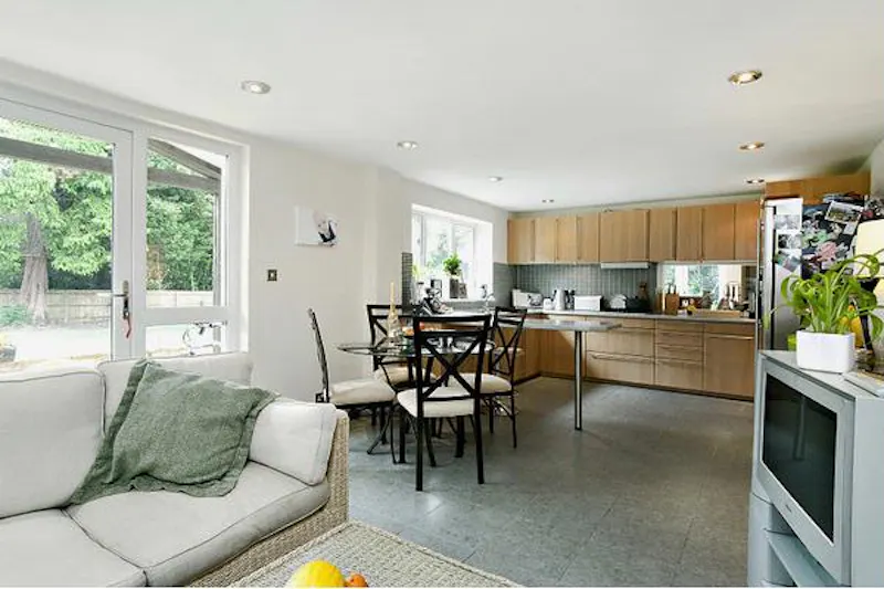 Film location D2083 in Berkshire (photo 4)