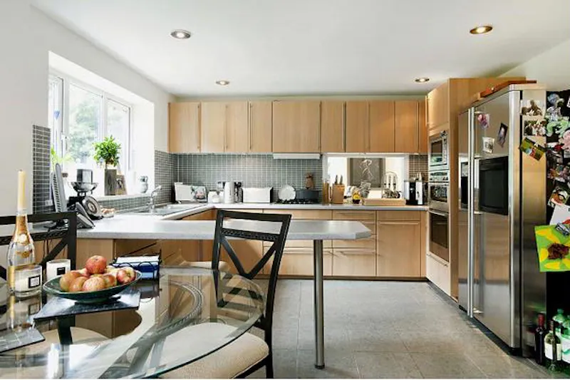 Kitchen at Film location D2083 in Berkshire (photo 5)