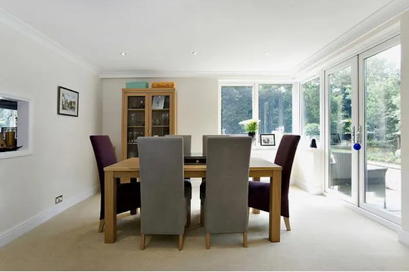 Dining room at Film location D2083 in Berkshire (photo 8)