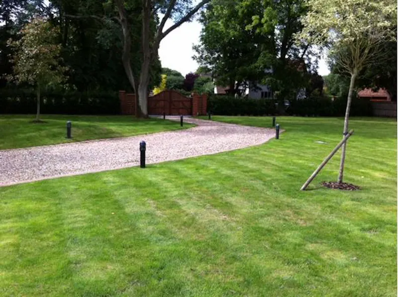 Driveway at Film location D2083 in Berkshire (photo 19)
