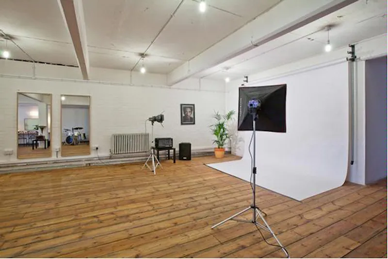 Open-plan Shadwell studio, N215 (photo 3)