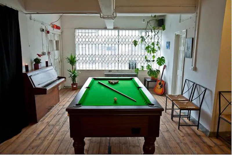 Games room at Open-plan Shadwell studio, N215 (photo 6)