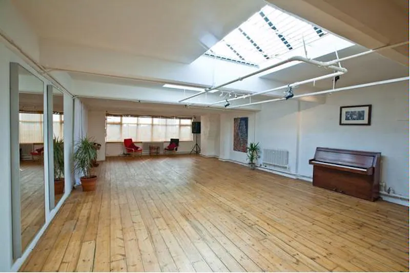 Open-plan Shadwell studio, N215 (photo 13)