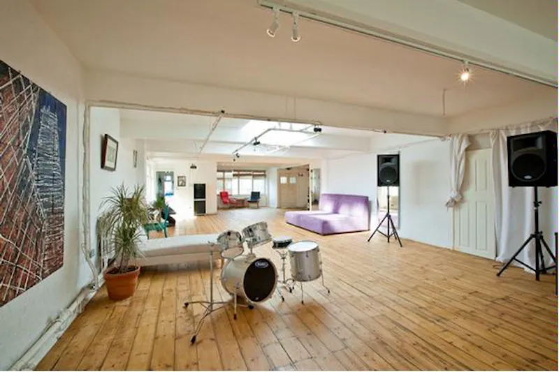 Open-plan Shadwell studio, N215 (photo 14)