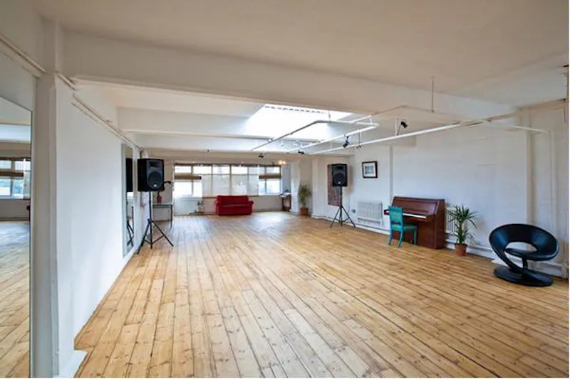 Open-plan Shadwell studio, N215 (photo 18)