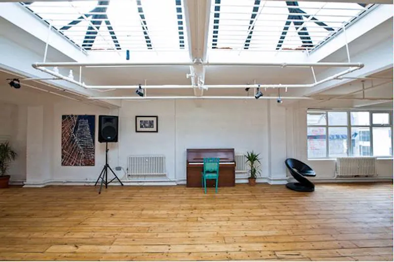 Open-plan Shadwell studio, N215 (photo 19)