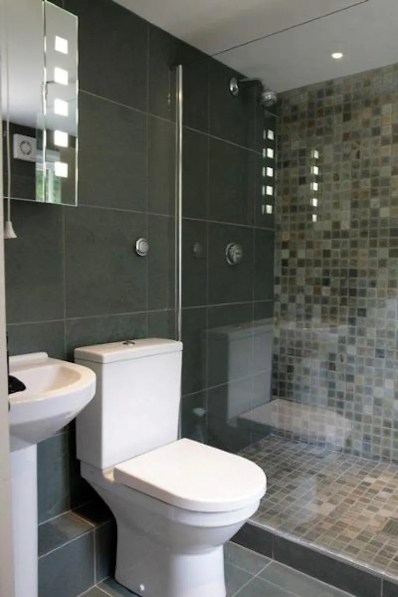 Bathroom at Film location C820 in East Sussex (photo 18)