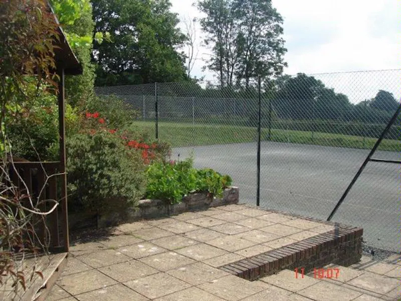 Tennis court at Film location C820 in East Sussex (photo 30)
