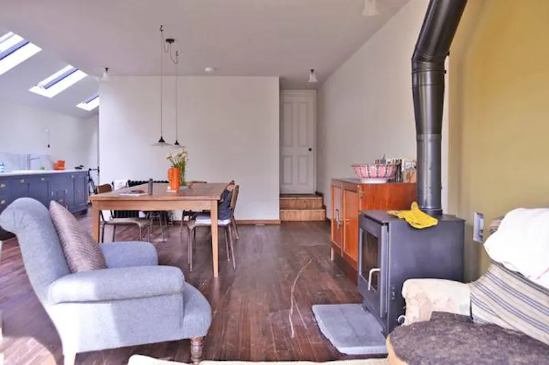 Stripped back Kensal terrace, B1565 (photo 15)