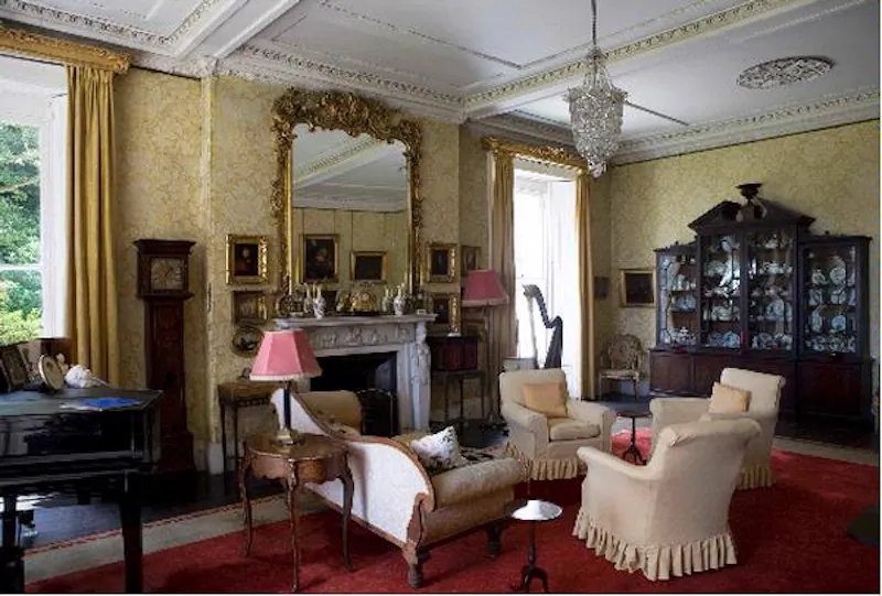 Drawing room at Opulent Plymouth country house, A1279 (photo 5)