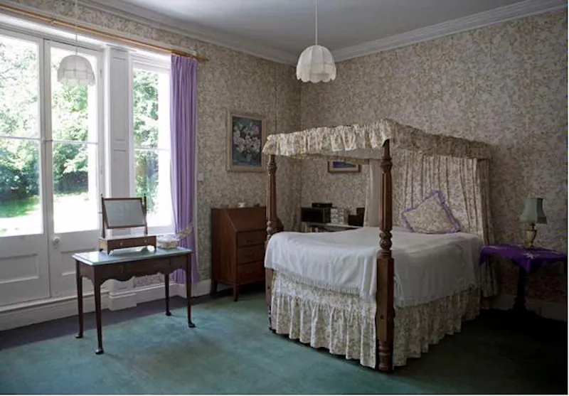 Opulent Plymouth country house, A1279 (photo 11)