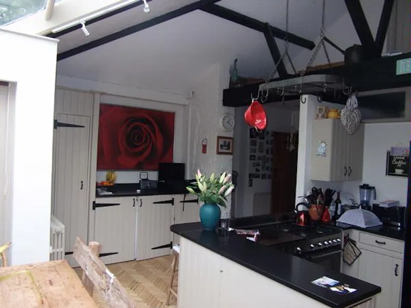 Kitchen at Film location C821 in Middlesex (photo 5)