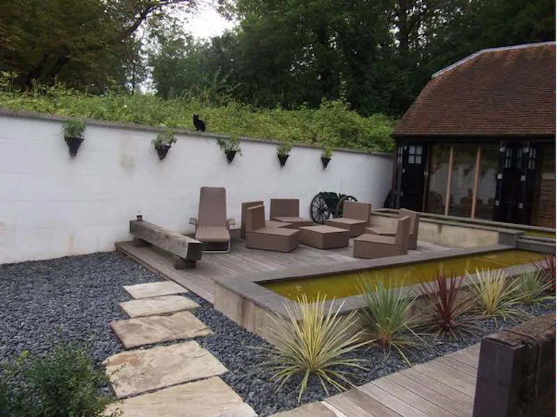Garden - formal at Film location C821 in Middlesex (photo 14)