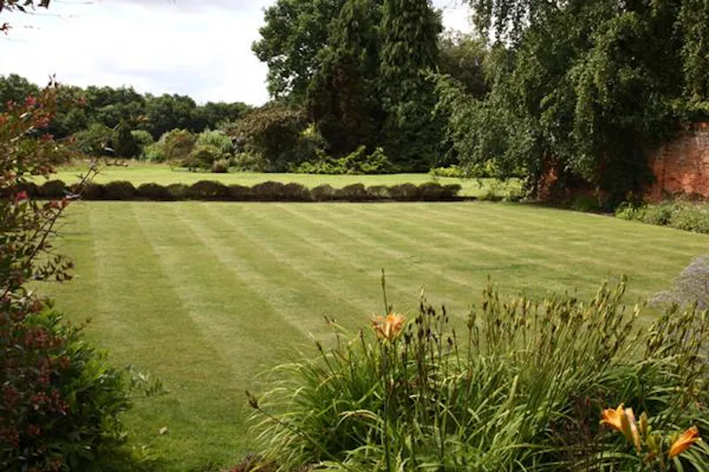 Garden at Film location L631 in Norfolk (photo 23)