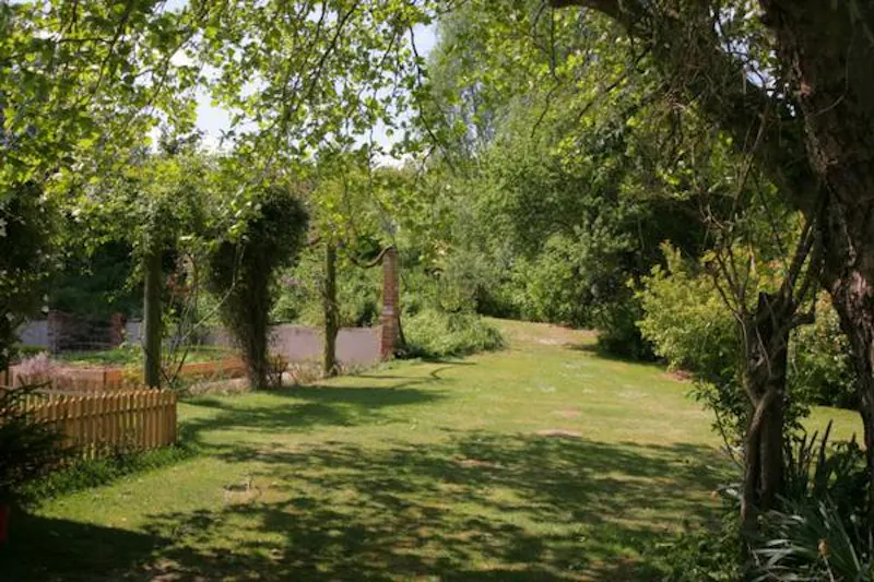 Garden at Film location L632 in Wiltshire (photo 12)
