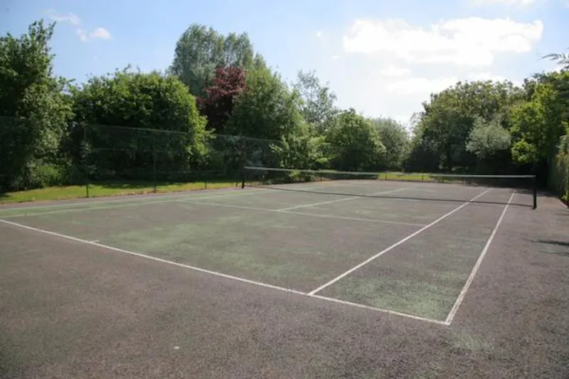 Tennis court at Film location L632 in Wiltshire (photo 24)
