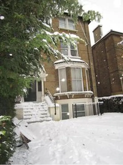 Croydon ground floor apartment, F1001