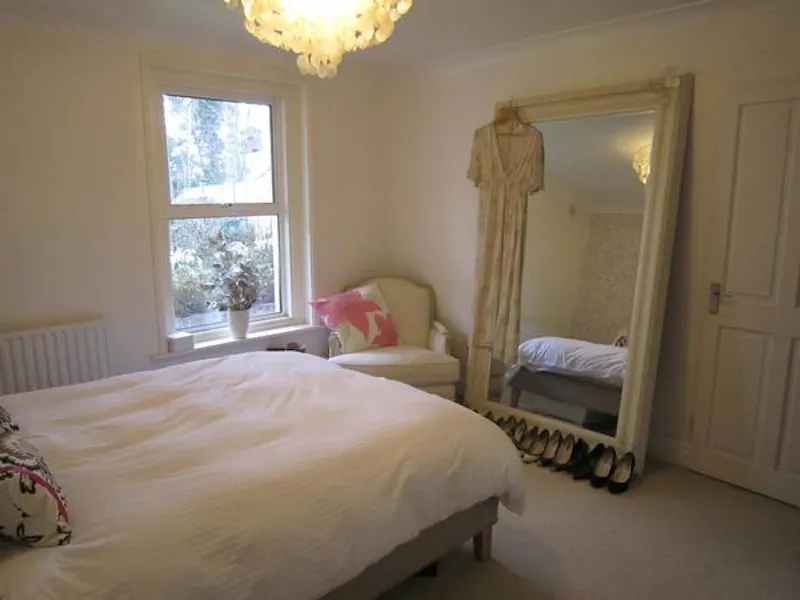 Bedroom at Croydon ground floor apartment, F1001 (photo 8)