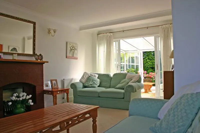 Fireplace at Detached house Arborfield, B1567 (photo 7)