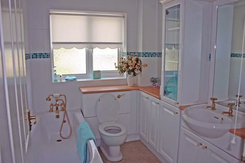 Bathroom at Detached house Arborfield, B1567 (photo 13)