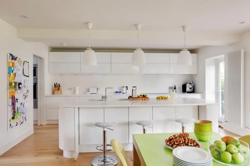 Kitchen at Stunning house in Tenterden, B1570 (photo 8)