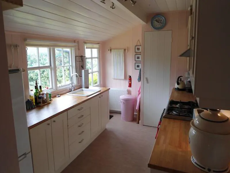 Kitchen at Winchelsea beach house, C822 (photo 8)